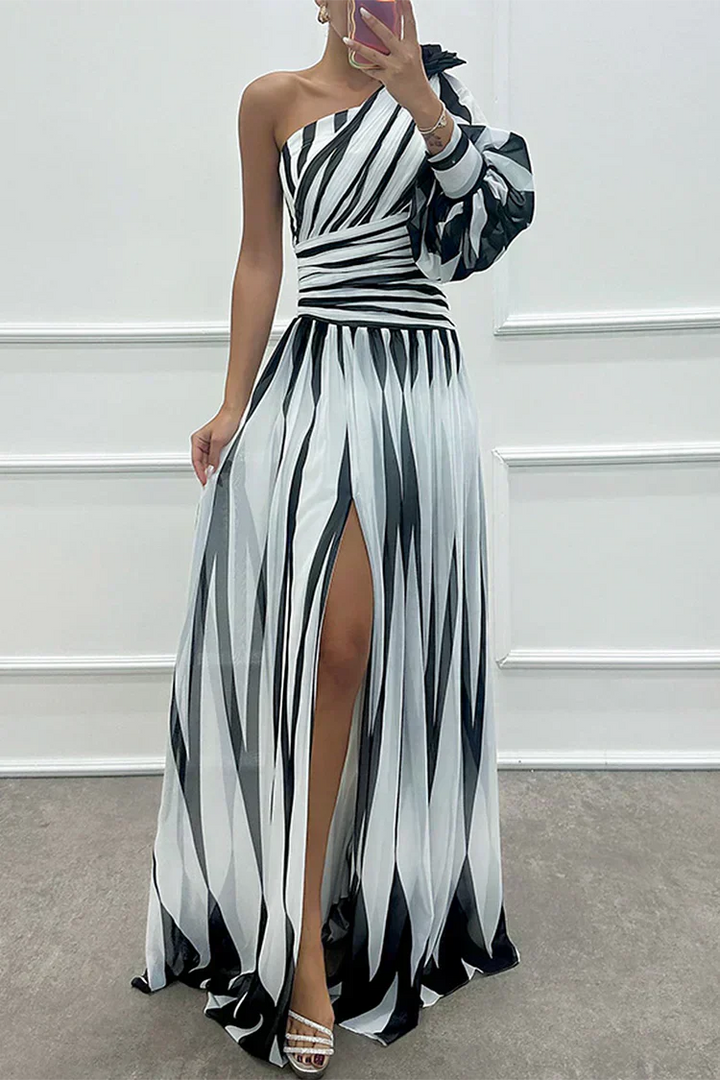 Hazel™ | Elegancka sukienka maxi w paski na jedno ramię