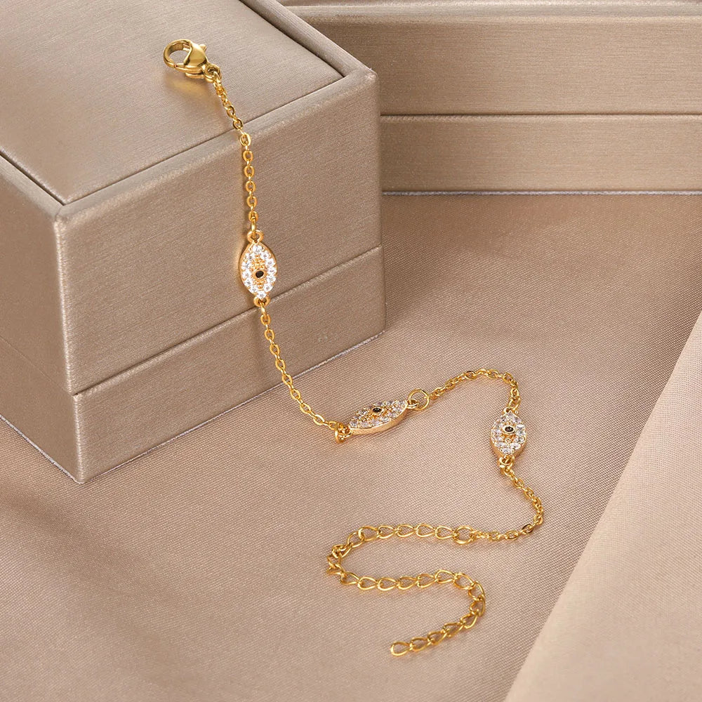 Diamentowa bransoletka z okiem ochronnym – błyszczący amulet ochronny
