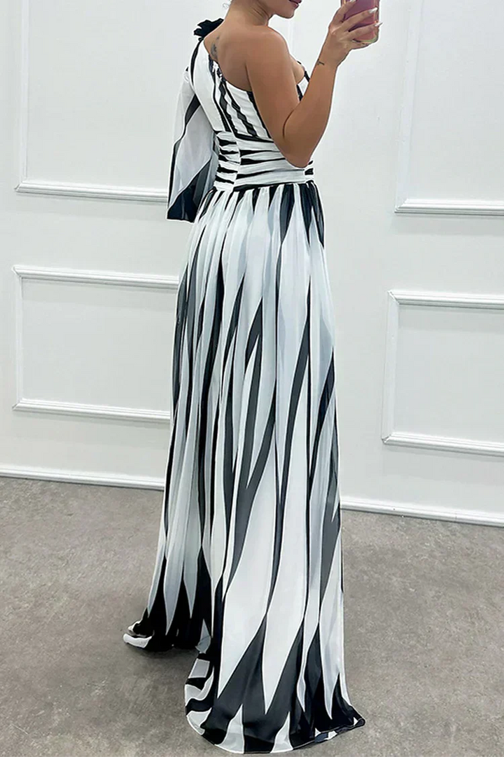 Hazel™ | Elegancka sukienka maxi w paski na jedno ramię