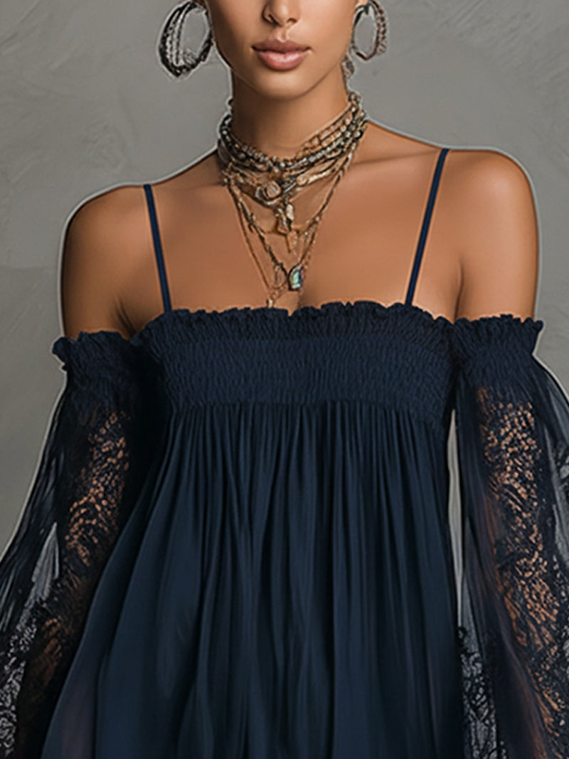 Noemi | Granatowo-niebieska mini sukienka z chiffonu, z dekoltem typu off-shoulder, delikatną koronkową lamówką i przezroczystymi rękawami