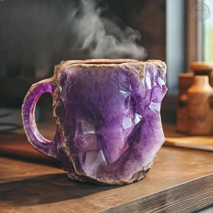 Mineralne kubki do kawy nasączone kryształami
