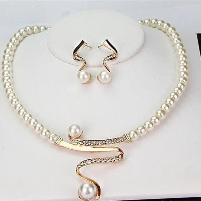 Conjunto de Colar e Brincos de Pérolas Naturais