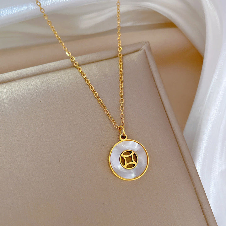 Luxor Gold naszyjnik z wisiorkiem w kształcie muszli