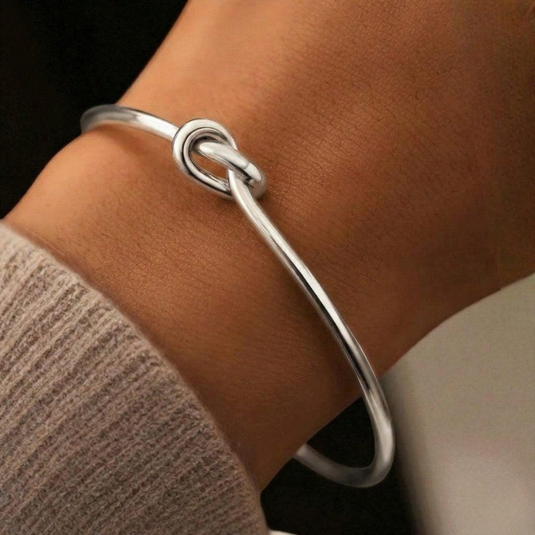 Regulowana złota bransoletka z węzłem