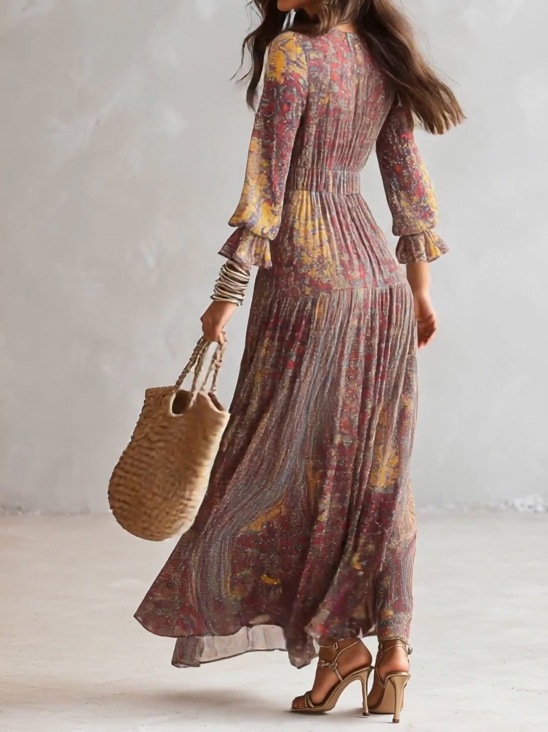 Sukienka maxi z dekoltem w V, marszczona z chiffonu, z wzorem paisley