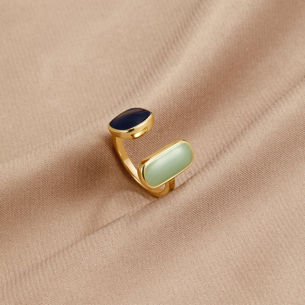 Elegancki złoty pierścionek otwarty z dwoma kamieniami
