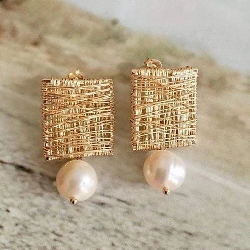 Brincos Fio Dourado com Pérolas Vintage