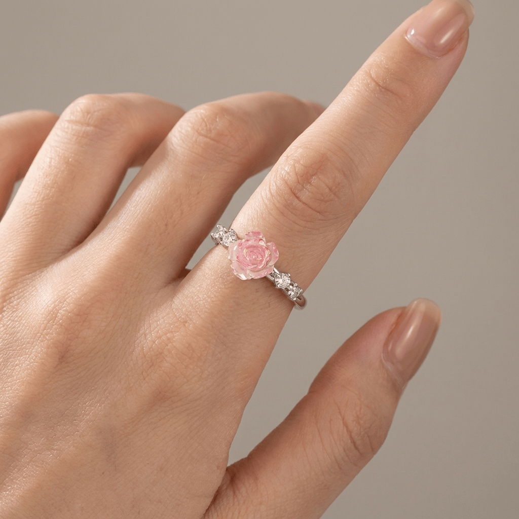 Elegancki regulowany pierścionek ze srebra próby 925 z różowym diamentem