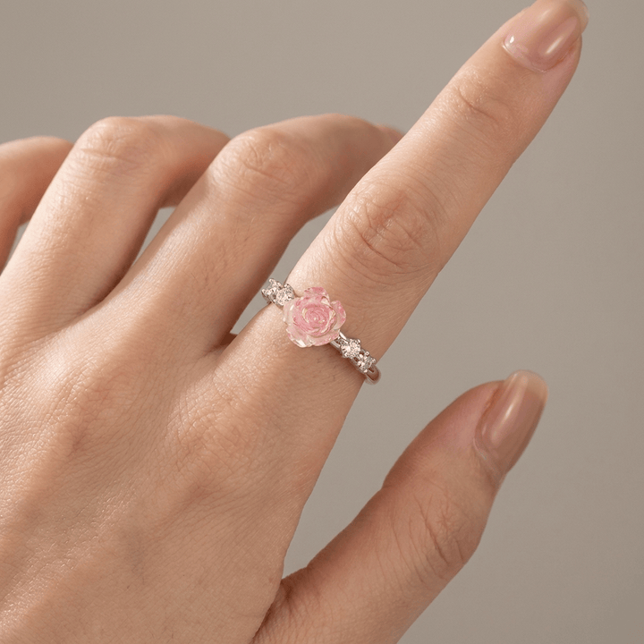 Elegancki regulowany pierścionek ze srebra próby 925 z różowym diamentem